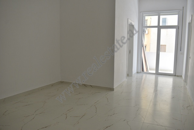 Ambient zyre me qira prane Qendres ne Tirane